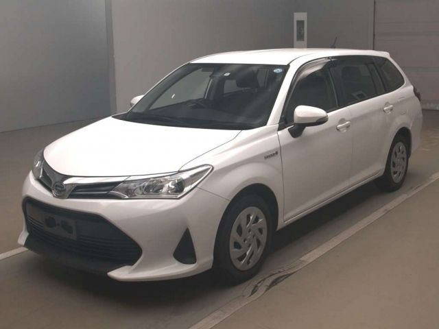 50024 Toyota Corolla fielder NKE165G 2018 г. (TAA Kantou)